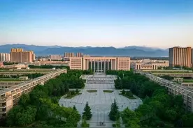 西安大学们的渐行渐远图片