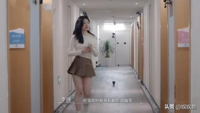 《逃离朝九晚五的恋爱》1~2期观后感，关征翰和张潇文是人气王