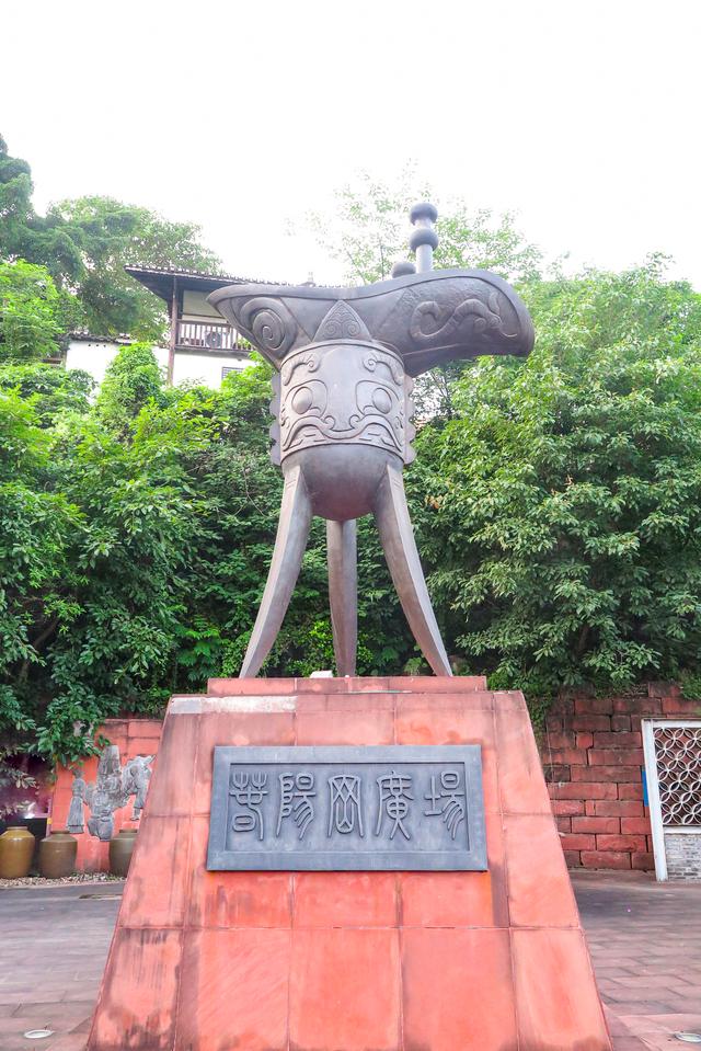 贵州这座转折之城，被茅台光芒掩盖，人少景美，10月错峰游就选它