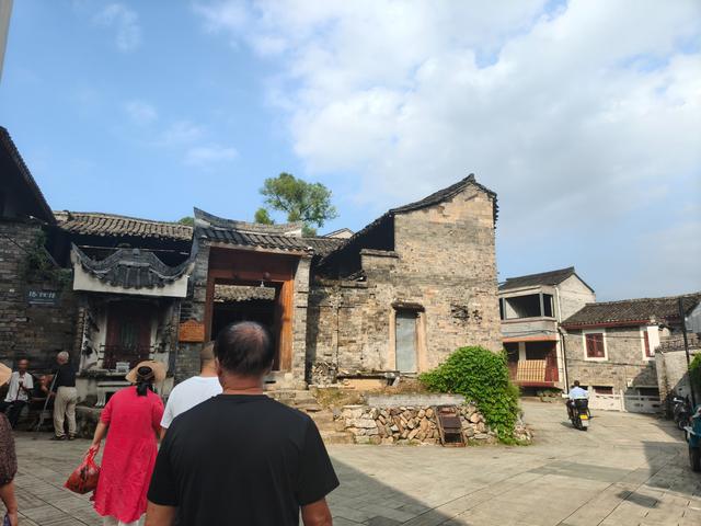 天台县山头郑村，风摇松叶南山秀，猎弹将军依依留