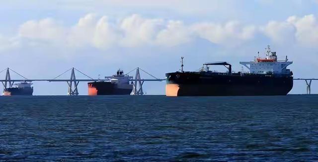 不到24小时，美国扣第3艘油轮，但碰上刺头，双方爆发海上追逐战