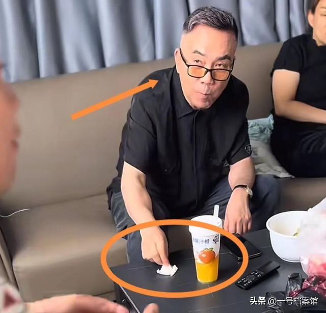 杨少华刚过头七！杨伦住进医院瘦到脱相，杨议满面红光好似没事人