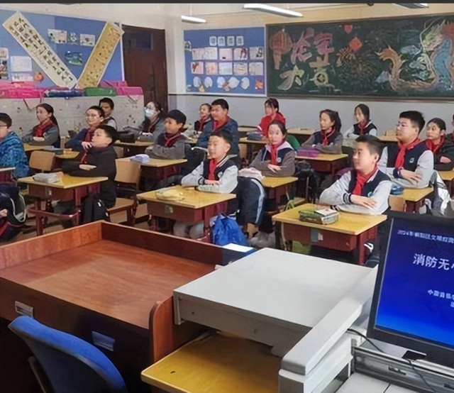 教育部扔下重磅炸弹：2026年开始，全国一律不准再买校外商业试卷