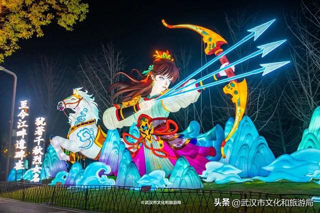 武汉最大发财树，三层楼高，明天亮！