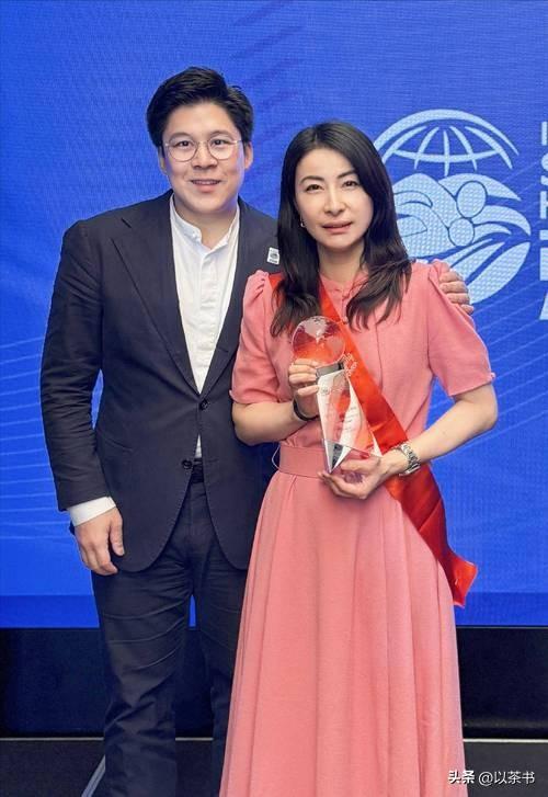阅兵临近，霍家三父子一张北京合照暴露真实处境，目的果然不一般