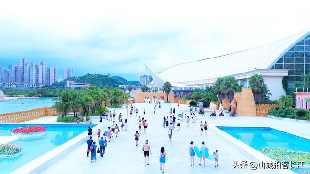 四川这座年轻县，不仅藏着世界石油钻井之父，还有能让人漂浮的海