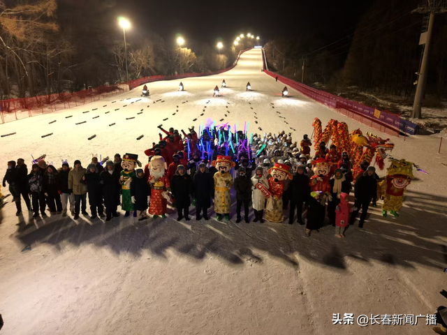 长春净月潭冰雪体验再升级 森林穿越雪飘流与中级雪道夜场同步开放
