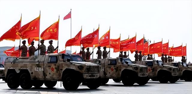 美国就算一动不动，中国20年也追不上，九三阅兵打了多少专家的脸