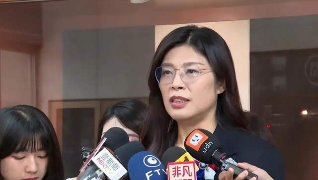 郑丽文不装了？国台办回应武统后，郑丽文宣称：绝不放弃武力保台