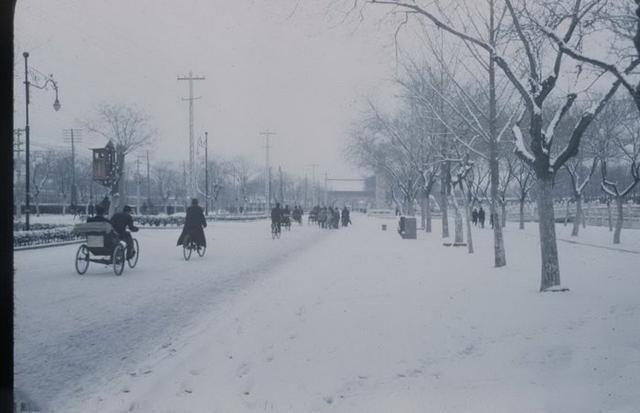 在档案馆里发现罕见照片，1940年代的天安门居然是这个样子。