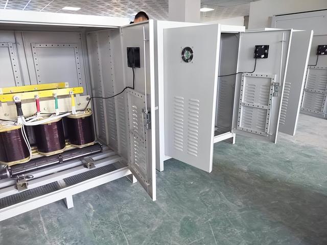 马斯克预言成真！全球争抢的不是芯片，而是中国20万一台的变压器