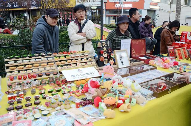 天小仙文创亮相天水黄金大道，为古城注入新活力