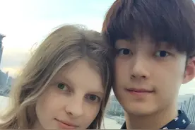 看了董力妻子阿诺21岁照片，就懂生2个孩子不坐月子的她老太快了图片