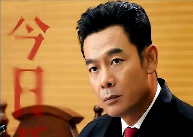 父亲是著名导演！他却“窝囊”25年没人理，直到遇54岁迟暮才大火
