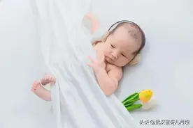 0~12个月宝宝发育特点逐月详解，轻松拿捏成长关键期！图片