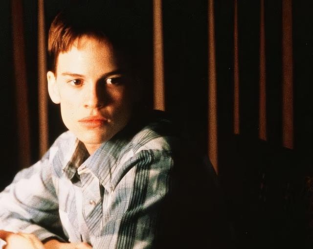 睡汽车后座的“拖车女孩”，51岁两夺奥斯卡，今小镇带娃赢麻了！