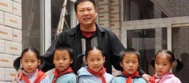 中国首例5胞胎已长大，父亲操劳过世，母亲：重来一个也不要