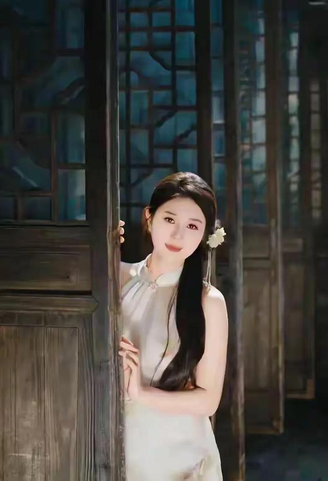 江苏徐州一校花仙姿玉色 堪称上帝吻过的容颜 美得让人移不开眼