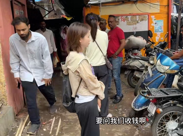 中国夫妻探秘印度贫民窟：丈夫被石头砸满头包，妻子一直被打臀部