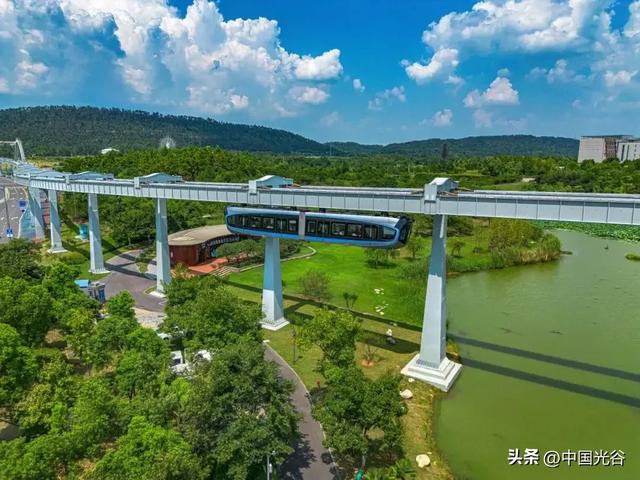 开学季光谷送上大礼包:大学新生免费坐空轨、优惠看武网,还有特色市集、美食福利、数码折扣……包开心的!