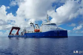 055之后，中国又一艘“巨无霸”直扑澳大利亚，贴海岸自由航行图片