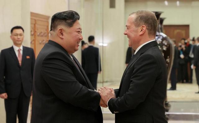 北约核演习后，普京喊话美国，俄核导弹成功试射，综合战力猛增