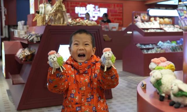 塞上江南添新韵 银川江南水街“36小时不打烊”开街狂欢点燃消费热情