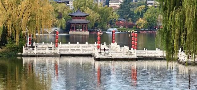 西安大唐芙蓉园:一池秋水作画屏 古典园林映画中