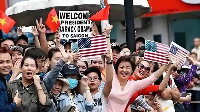 越南继续搞事情？出稀土新规后，越军舰穿台海，对华示威对美示好