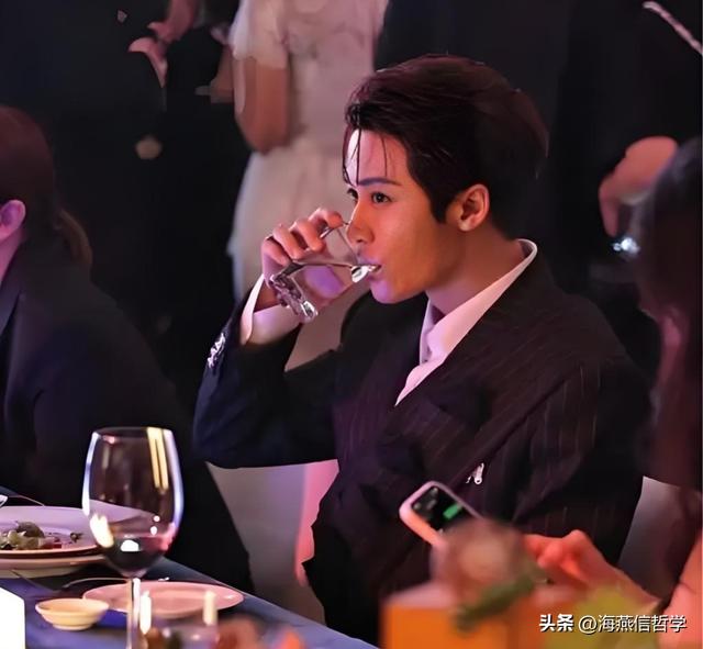 【小说】唐奇“晚宴风云”——就知道吃