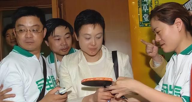 入日籍嫁日本丈夫，击败邓亚萍大喊吆西的她，如今竟想回上海养老