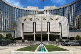 刚刚，国内银行排名公布！图片