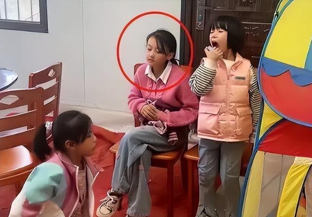 没钱还硬装？宁夏一笑成名拒绝百万签约的小女孩，现在成了这样