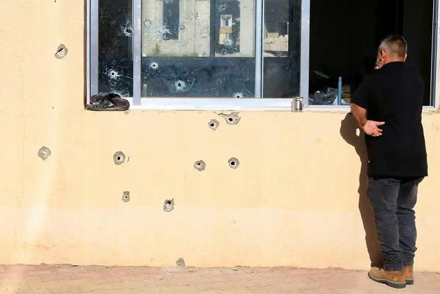 不忍了？以色列空袭致111名平民丧生，黎巴嫩总统下令：开战