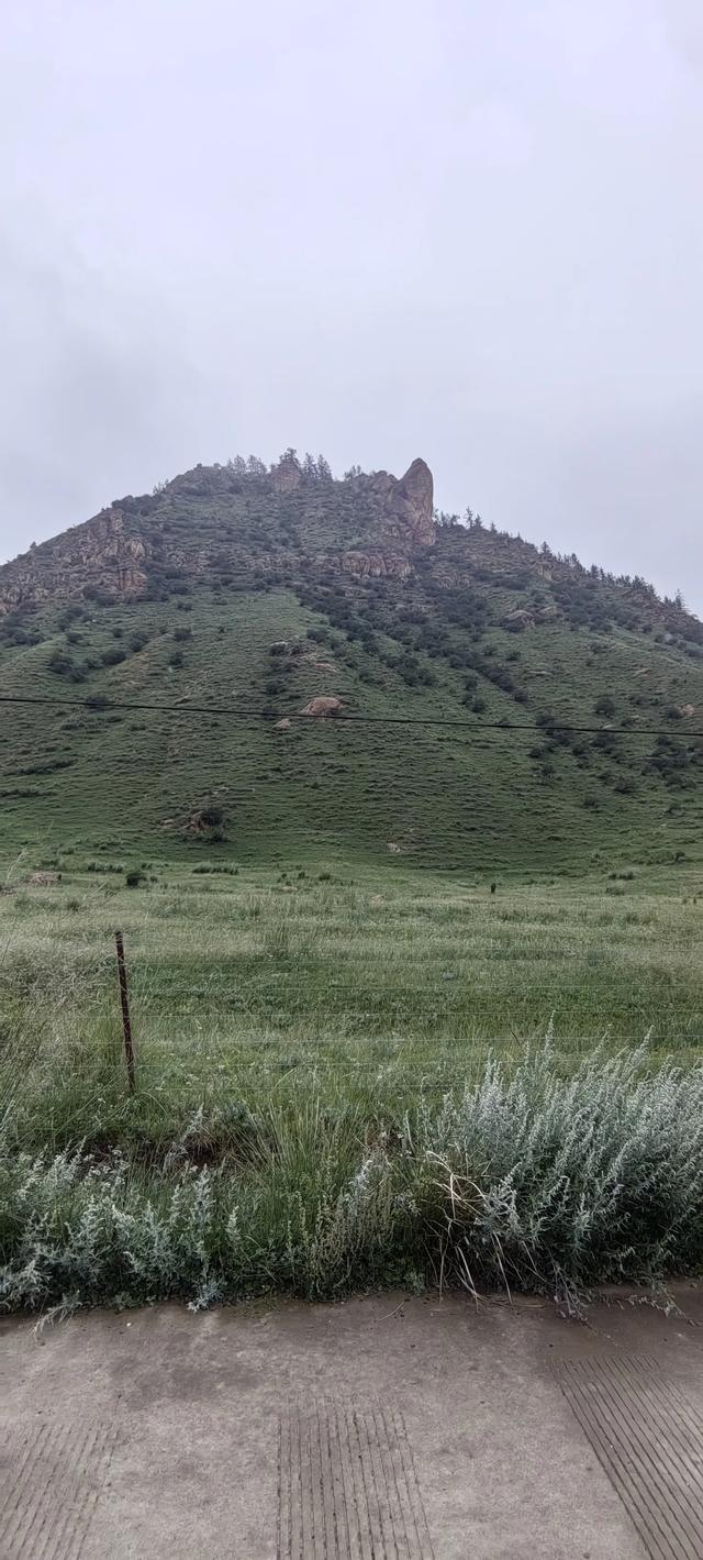 马蹄寺千佛洞旅游文化景区。