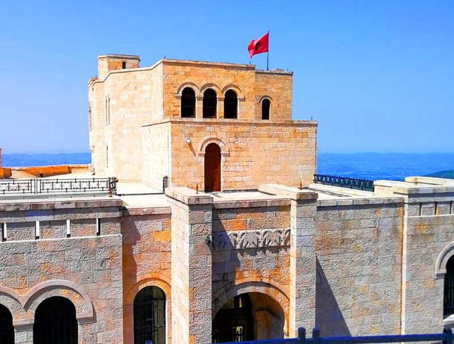 欧洲旅游：走进山鹰之国采风纪实（图）