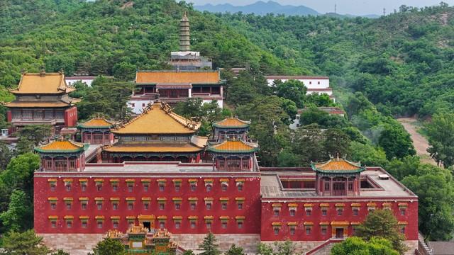 我是烟台人，刚游承德避暑山庄和外八庙，想讲三点感受。
