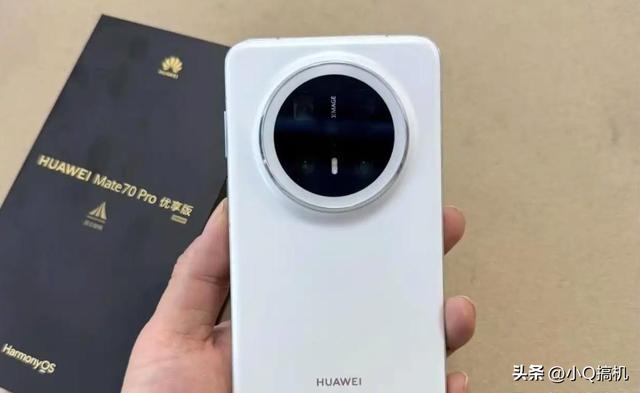 华为逐渐妥协，12+512G跌价1300元，麒麟9020A+红枫影像+北斗卫星