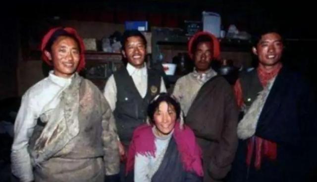 尼泊尔一妻多夫如何生活？妻子坦言：该陪谁，要按照这个记号来