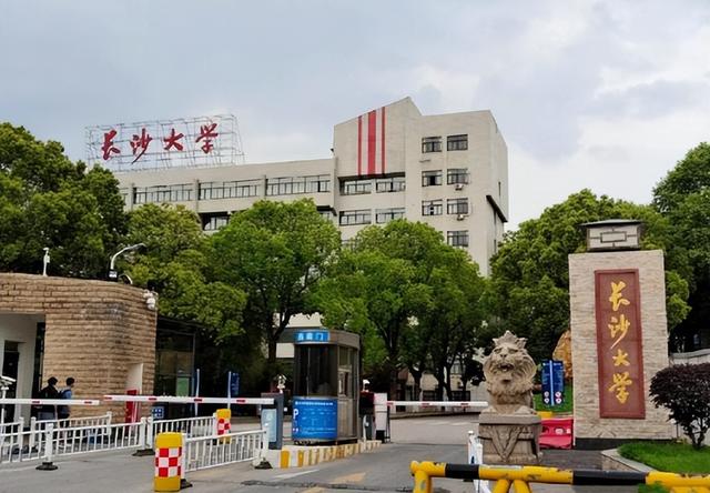 捷克1091万人口，GDP总量3625亿美元，长沙1051万人是多少？