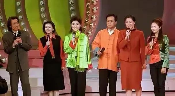 53岁前央视主持文清近况曝光！身材发福成路人，带儿子回桂林定居