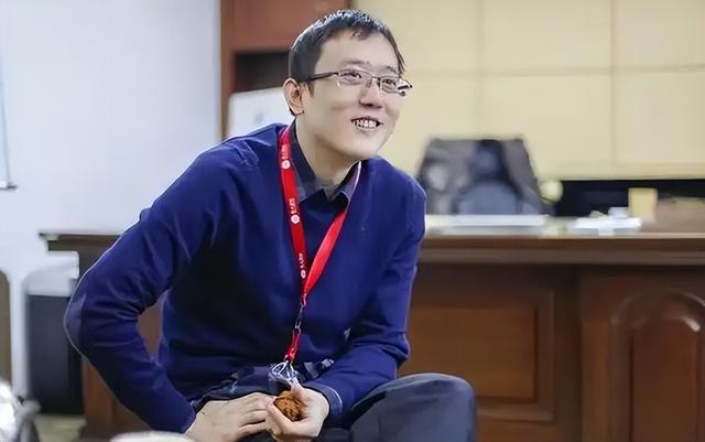 两人默契搭档23年却没成夫妻，如今一个年入千万，一个负债累累