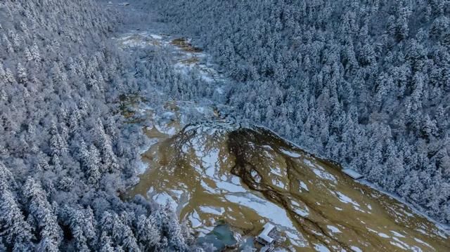 瑶池仙境入画来！黄龙的冬日，每一帧都是大片🤩