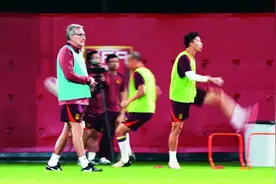 伊万志在拿分，国足重点演练这一战术图片