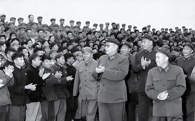 1976年，毛主席为何下令拿掉叶剑英的兵权？事后才知主席用心良苦