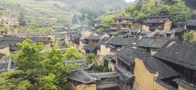 动车直达，6个人少景点多的慢节奏小城，两三天假期也够玩