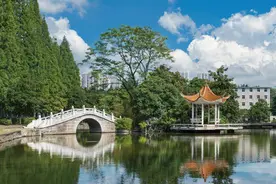 考不上985，卷不动顶流211，选择安徽的这所大学，性价比真不低！图片