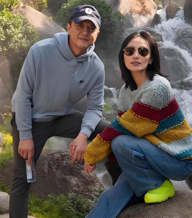 54岁李亚鹏再次离婚，背负债务超4.5亿	，放手是对妻女最大的保护