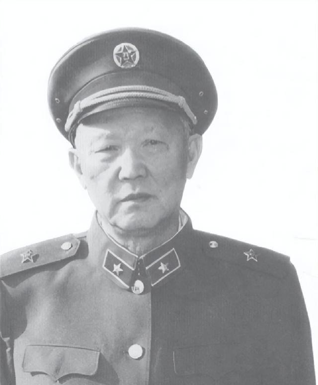 67年，傅崇碧被查出将30多位老干部藏在卫戍区，毛主席：我让办的