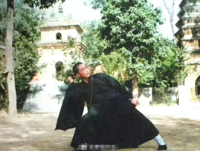 释永信风波刚平，李湘突然发文回应，一句话坦白二人真实关系